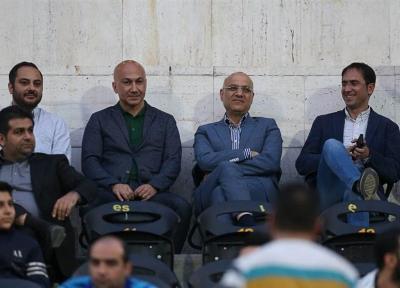 درخواست طرفداران استقلال برای رفتن فتحی از باشگاه و شعار علیه وزیر ورزش