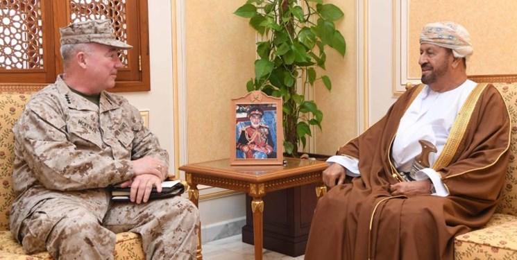ملاقات فرمانده تروریست های آمریکایی سنتکام با وزیر دفاع عمان