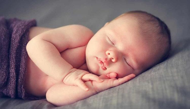 میزان خواب نوزاد در حالت طبیعی چقدر است؟