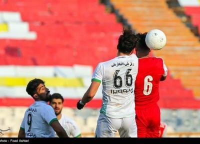 لیگ برتر فوتبال، پرسپولیس در اصفهان علیه اصفهان، کوشش استقلال برای امیدوار ماندن