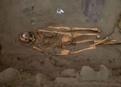 کشف مقبره های حیرت انگیز شکارچیان کوسه که با دست و پا های اضافی دفن شده اند!