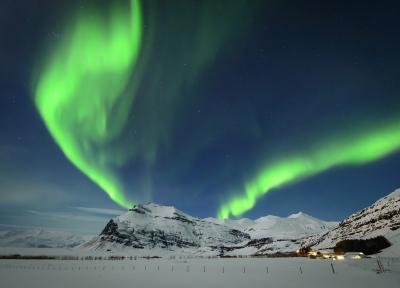 رقص نورهای آسمانی: سفری جادویی به قلب شفق قطبی کانادا