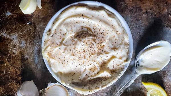طرز تهیه سس سیر با مایونز به سبک رستورانی