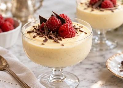 طرز تهیه کرم باواریا؛ دسر لطیف با شیر، زرده تخم مرغ و خامه